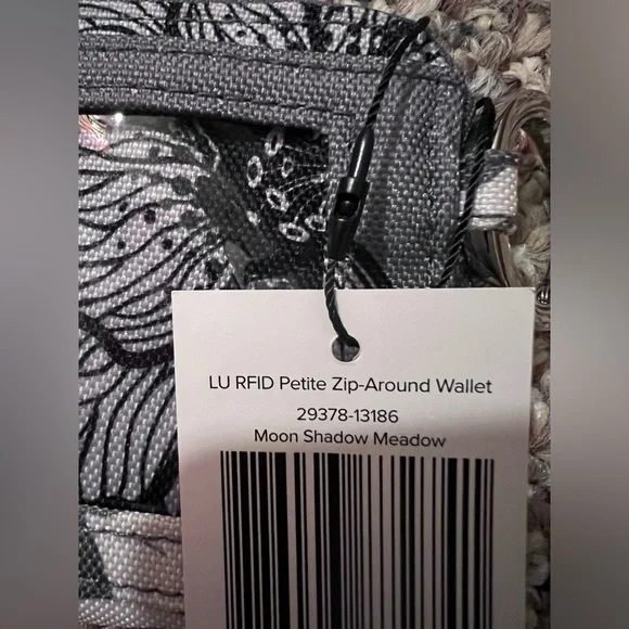 NWT Vera Bradley small wallet - Picture 2 of 4